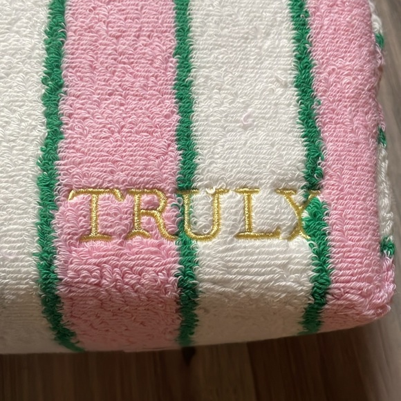 BRAND NEW! Buns and Boobs minis kit by TRULY - Picture 13 of 13